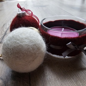 Díszdoboz nemezelt karácsonyi mécsestartóval, mécsessel és nemezelt karácsonyi üvegdíszekkel - karácsony - karácsonyi lakásdekoráció - karácsonyi lakásdíszek - Meska.hu