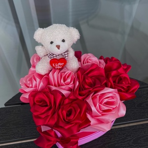 Macis szív-virágbox szaténvirágokkal - otthon & életmód - virágdekoráció - virágok - virágbox - Meska.hu