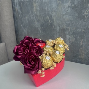 Virágbox szaténrózsákkal és Ferrero csokival - otthon & életmód - virágdekoráció - virágok - virágbox - Meska.hu