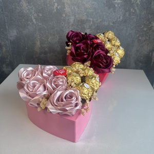 Virágbox szaténrózsákkal és Ferrero csokival - otthon & életmód - virágdekoráció - virágok - virágbox - Meska.hu