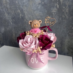 Bögrés dísz szaténrózsákkal, Otthon & Életmód, Virágdekoráció, Virágdíszek, Asztali virágdísz, Virágkötés, Festészet, MESKA