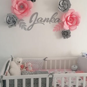 6 virágos szett fa dekornév, dekorbetű, felirat papírvirággal, babanév, babaszoba dekoráció - Meska.hu