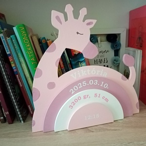 Zsiráf formájú, fából készült egyedi baba emlékőr, születési adatokkal, tökéletes ajándék, babaszoba dekoráció  - otthon & életmód - babaszoba, gyerekszoba - babaszoba dekoráció - Meska.hu