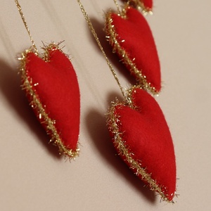 Karácsonyi filc harang ajtó- és ablakdísz � szíves, kézzel készült ünnepi dekor (piros) - karácsony - karácsonyi lakásdekoráció - karácsonyi ajtódíszek - Meska.hu