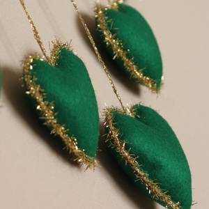 Karácsonyi filc harang ajtó- és ablakdísz � szíves, kézzel készült ünnepi dekor (zöld) - karácsony - adventi díszek - adventi ablakdekoráció - Meska.hu