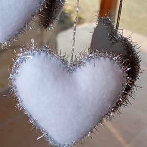 Téli filc harang ajtó- és ablakdísz � szíves, kézzel készült dekor (fehér�ezüst) - otthon & életmód - dekoráció - fali és függő dekoráció - függődísz - Meska.hu