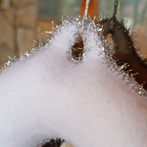 Téli filc harang ajtó- és ablakdísz � szíves, kézzel készült dekor (fehér�ezüst) - otthon & életmód - dekoráció - fali és függő dekoráció - függődísz - Meska.hu