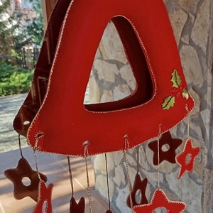 Karácsonyi filc harang ajtó- és ablakdísz � csillagos, kézzel hímzett ünnepi dekor (piros), Karácsony, Karácsonyi lakásdekoráció, Karácsonyi ajtódíszek, Hímzés, Varrás, MESKA