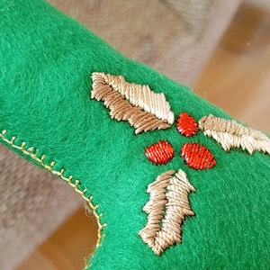 Karácsonyi filc harang ajtó- és ablakdísz � csillagos, kézzel hímzett ünnepi dekor (zöld) - karácsony - karácsonyi lakásdekoráció - karácsonyi ajtódíszek - Meska.hu