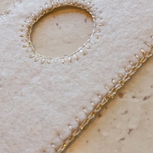 Krémszínű filc könyvjelző körmintával - könyv & zene - könyvjelző - Meska.hu