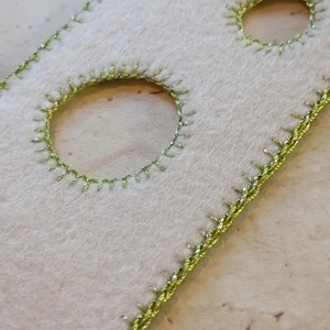 Krémszínű filc könyvjelző körmintával - könyv & zene - könyvjelző - Meska.hu