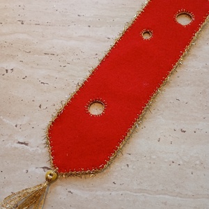 Piros filc könyvjelző arany harangmintával - könyv & zene - könyvjelző - Meska.hu