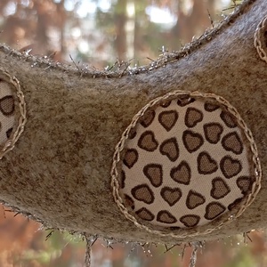 Szürke filc hold csillagokkal � kézzel készült, nyugodt hangulatú dekor - otthon & életmód - babaszoba, gyerekszoba - babaszoba dekoráció - Meska.hu