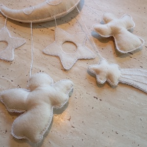 Natúr (vajszínű) filc hold csillagokkal és angyalokkal � kézzel készült falidekor - otthon & életmód - babaszoba, gyerekszoba - babaszoba dekoráció - Meska.hu