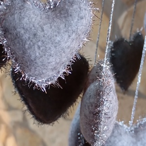 Téli filc harang ajtó- és ablakdísz � szíves, kézzel készült dekor (szürke�ezüst) - otthon & életmód - dekoráció - ajtó- és ablak dekoráció - ablakdísz - Meska.hu