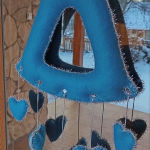 Téli filc harang ajtó- és ablakdísz � szíves, kézzel készült dekor (világoskék árnyalat, enyhén türkizes tónussal�ezüst) - otthon & életmód - dekoráció - ajtó- és ablak dekoráció - ablakdísz - Meska.hu