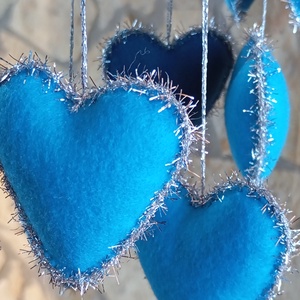 Téli filc harang ajtó- és ablakdísz � szíves, kézzel készült dekor (világoskék árnyalat, enyhén türkizes tónussal�ezüst) - otthon & életmód - dekoráció - ajtó- és ablak dekoráció - ablakdísz - Meska.hu
