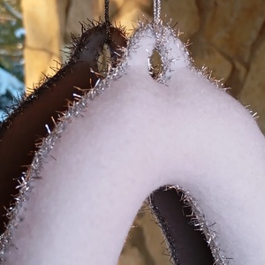 Téli filc harang ajtó- és ablakdísz � szíves, kézzel készült dekor (fehér�ezüst) - otthon & életmód - dekoráció - fali és függő dekoráció - függődísz - Meska.hu