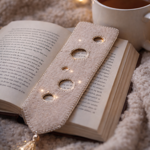 Krémszínű filc könyvjelző körmintával - könyv & zene - könyvjelző - Meska.hu