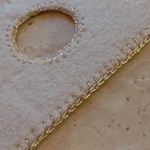 Krémszínű filc könyvjelző körmintával - könyv & zene - könyvjelző - Meska.hu