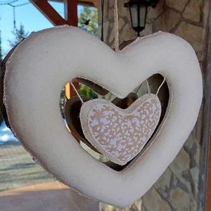 Ekrü filc szív apró mintás textilbetéttel, Otthon & Életmód, Dekoráció, Ajtó- és ablak dekoráció, Ablakdísz, , MESKA