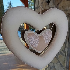 Ekrü filc szív apró mintás textilbetéttel - otthon & életmód - dekoráció - ajtó- és ablak dekoráció - ablakdísz - Meska.hu