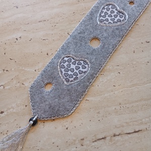 Szürke filc könyvjelző geometrikus szívmintával, Könyv & Zene, Könyvjelző, , MESKA