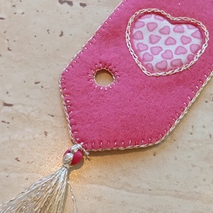 Rózsaszín filc könyvjelző szívmintával  - könyv & zene - könyvjelző - Meska.hu