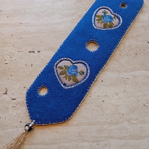 Királykék filc könyvjelző kék rózsás szívmintával, Könyv & Zene, Könyvjelző, , MESKA