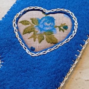 Királykék filc könyvjelző kék rózsás szívmintával - könyv & zene - könyvjelző - Meska.hu