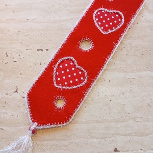 Piros filc könyvjelző fehér pöttyös szívmintával, Könyv & Zene, Könyvjelző, Varrás, Horgolás, MESKA