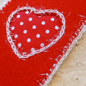 Piros filc könyvjelző fehér pöttyös szívmintával - könyv & zene - könyvjelző - Meska.hu