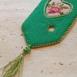 Zöld filc könyvjelző rózsás szívmotívummal  - könyv & zene - könyvjelző - Meska.hu