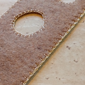 Bézs színű filc könyvjelző körmintával - könyv & zene - könyvjelző - Meska.hu