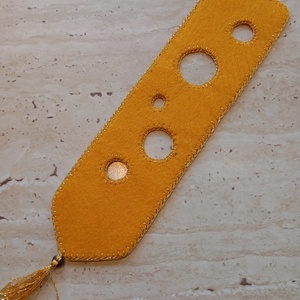 Napsárga filc könyvjelző körmintával, Könyv & Zene, Könyvjelző, Varrás, Kőfaragás, MESKA