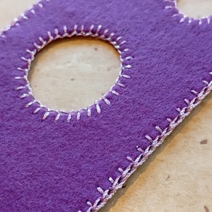 Lila filc könyvjelző körmintával - könyv & zene - könyvjelző - Meska.hu