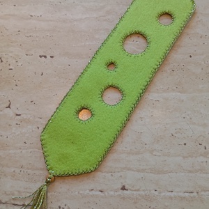 Világoszöld filc könyvjelző körmintával, Könyv & Zene, Könyvjelző, Varrás, Horgolás, MESKA