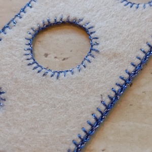 Sötétkék filc könyvjelző világos zöld körmintával - könyv & zene - könyvjelző - Meska.hu