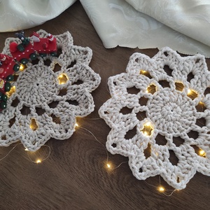 Karácsonyi alátét, asztalközép - karácsony - karácsonyi lakásdekoráció - ünnepi asztaldekoráció - Meska.hu