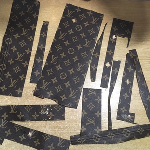 Eladó L.V. szív alakú kulcstartó - táska & tok - kulcstartó & táskadísz - kulcstartó - Meska.hu