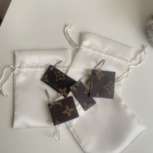 Eladó L.V. sima kulcstartó - táska & tok - kulcstartó & táskadísz - kulcstartó - Meska.hu