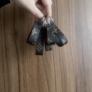 Eladó L.V. függő kulcstartó - Meska.hu