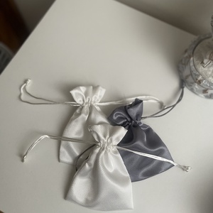 Eladó L.V. függő kulcstartó - táska & tok - kulcstartó & táskadísz - kulcstartó - Meska.hu