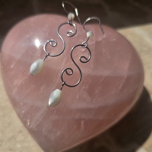 /Gyöngyház fülbevaló  - ékszer - fülbevaló - lógó fülbevaló - Meska.hu