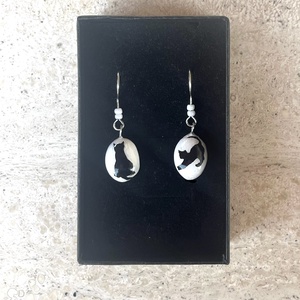 Macska fülbevaló  - ékszer - fülbevaló - lógó fülbevaló - Meska.hu