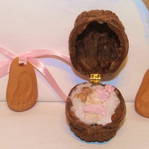 Gender reveal- Egy kis dió, benne egy nagy csoda - Meska.hu