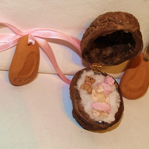 Gender reveal- Egy kis dió, benne egy nagy csoda - baba - mama - babaemlékek - bababejelentők - Meska.hu