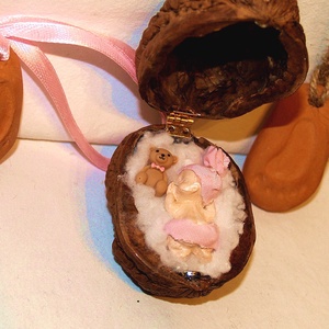 Gender reveal- Egy kis dió, benne egy nagy csoda - baba - mama - babaemlékek - bababejelentők - Meska.hu