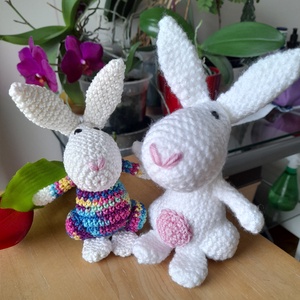 Fehér Nyuszi, színes ruci -  - Meska.hu