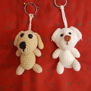 Horgolt kutyusok, kulcstartó , Játék & Sport, Plüssállat & Játékfigura, Béka, Horgolás, Mosható,  tiszta pamut fonalakból horgoltam ezeket a kutyusokat. 
9 cm magasak, olyan kis tenyérnyi..., MESKA